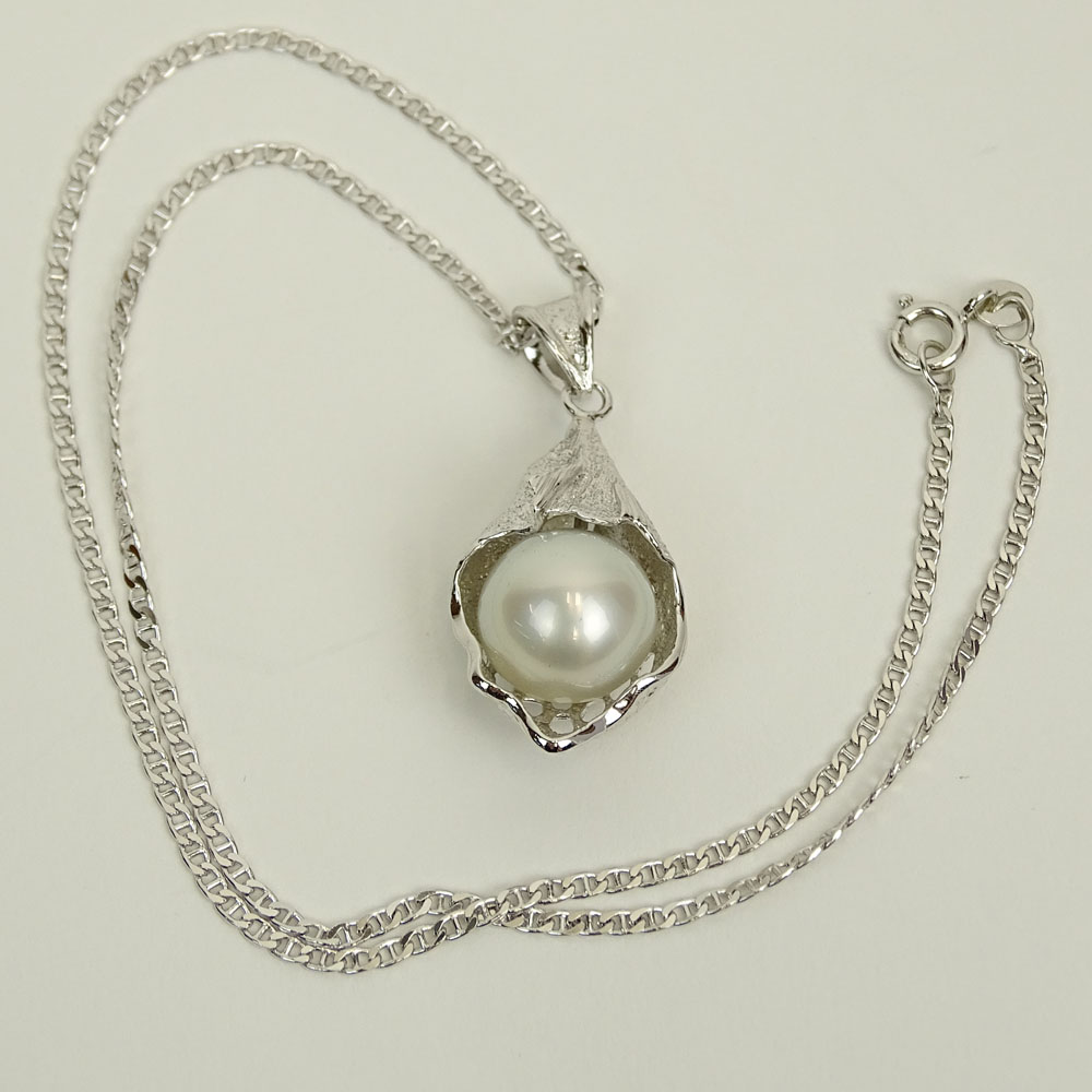 Lady's White Pearl and Sterling Silver Pendant Necklace. Pearl measures 13.0mm.