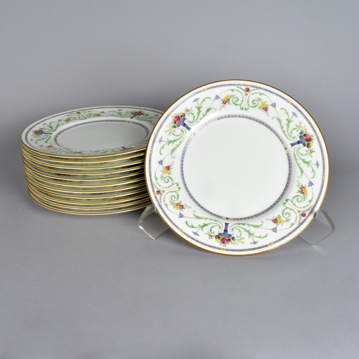 (12) Royal Doulton Dinner Plates
