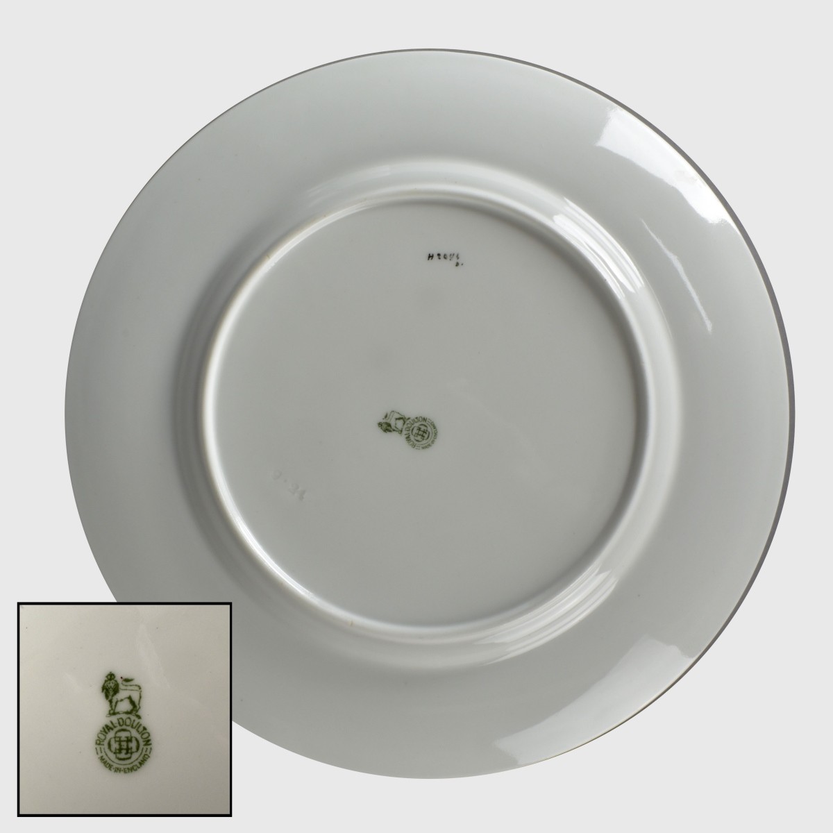 (12) Royal Doulton Dinner Plates