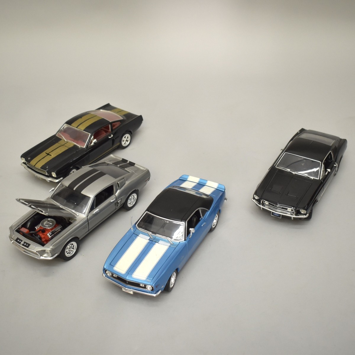 Collection 1:18 Die Cast Cars