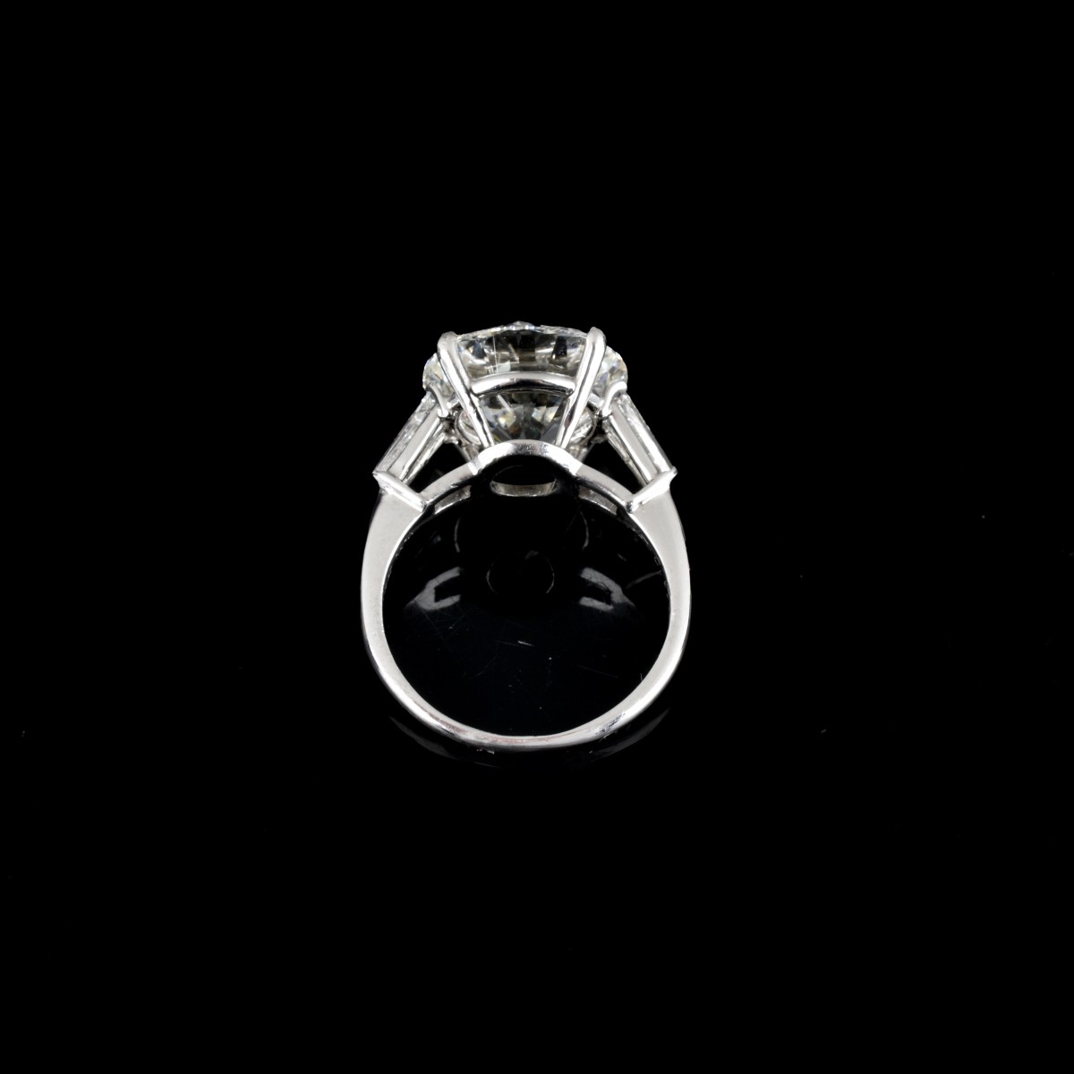Van Cleef & Arpels Diamond and 18K Ring