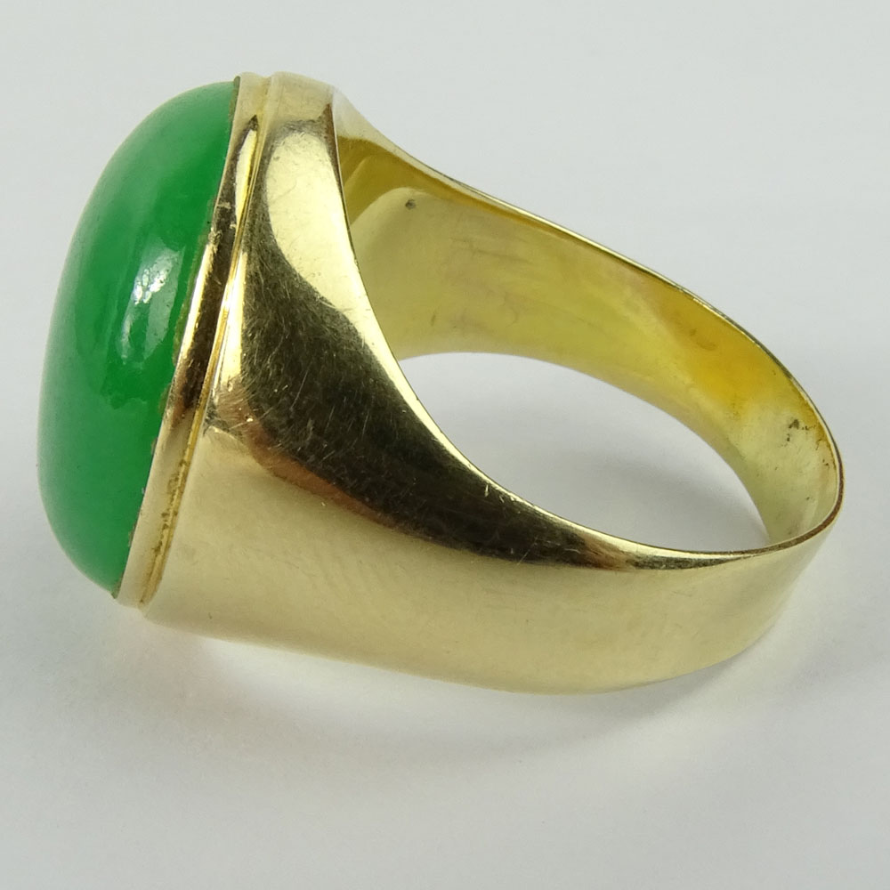 Men's Vintage Cabochon Jade and 14 Karat Yellow Gold Ring.
