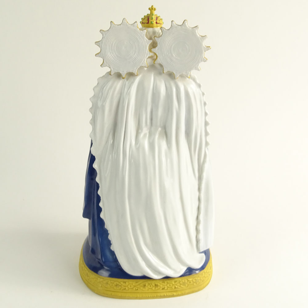 Royal Worcester Porcelain Figurine "Queen Elizabeth" 