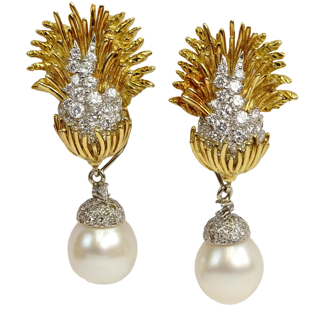 Lady's Vintage approx. 3.0 Carat Round Cut Diamond, Pearl and 18 Karat Yellow Gold Day/Night Earrings. 
