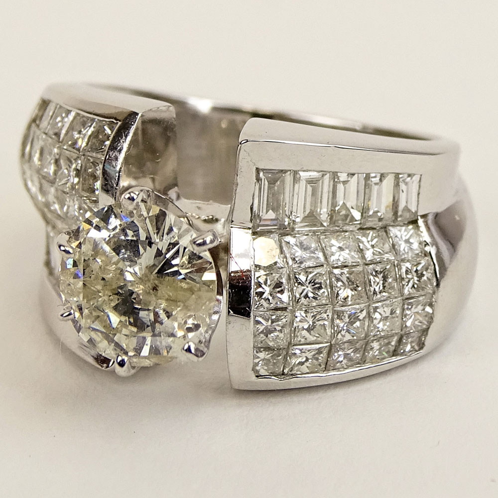 Approx. 4.30 Carat Diamond and 18 Karat White Gold Engagement Ring.