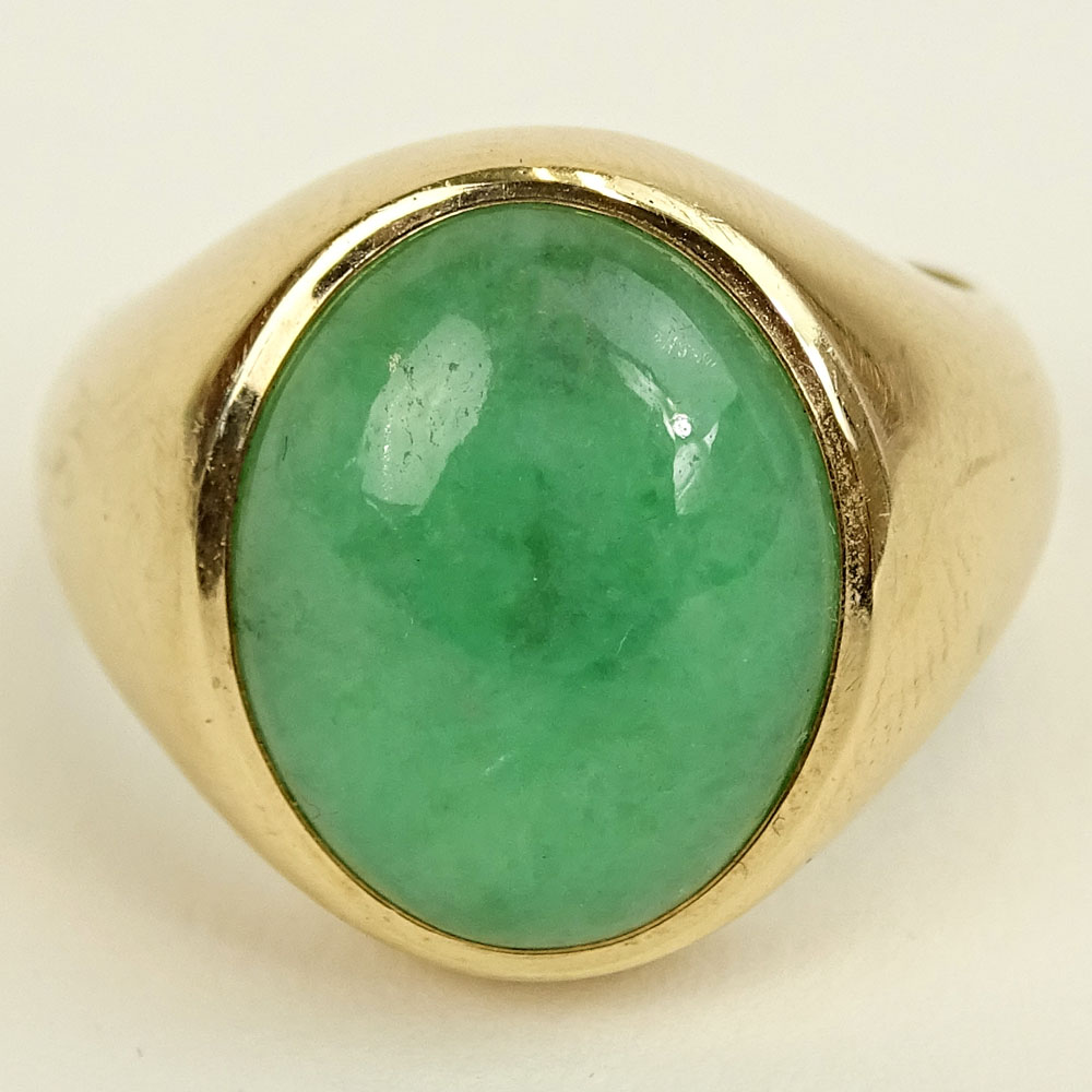 Men's Vintage Cabochon Green Jade and 14 Karat Yellow Gold Ring.