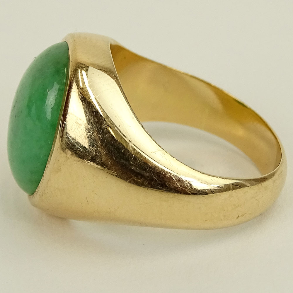 Men's Vintage Cabochon Green Jade and 14 Karat Yellow Gold Ring.