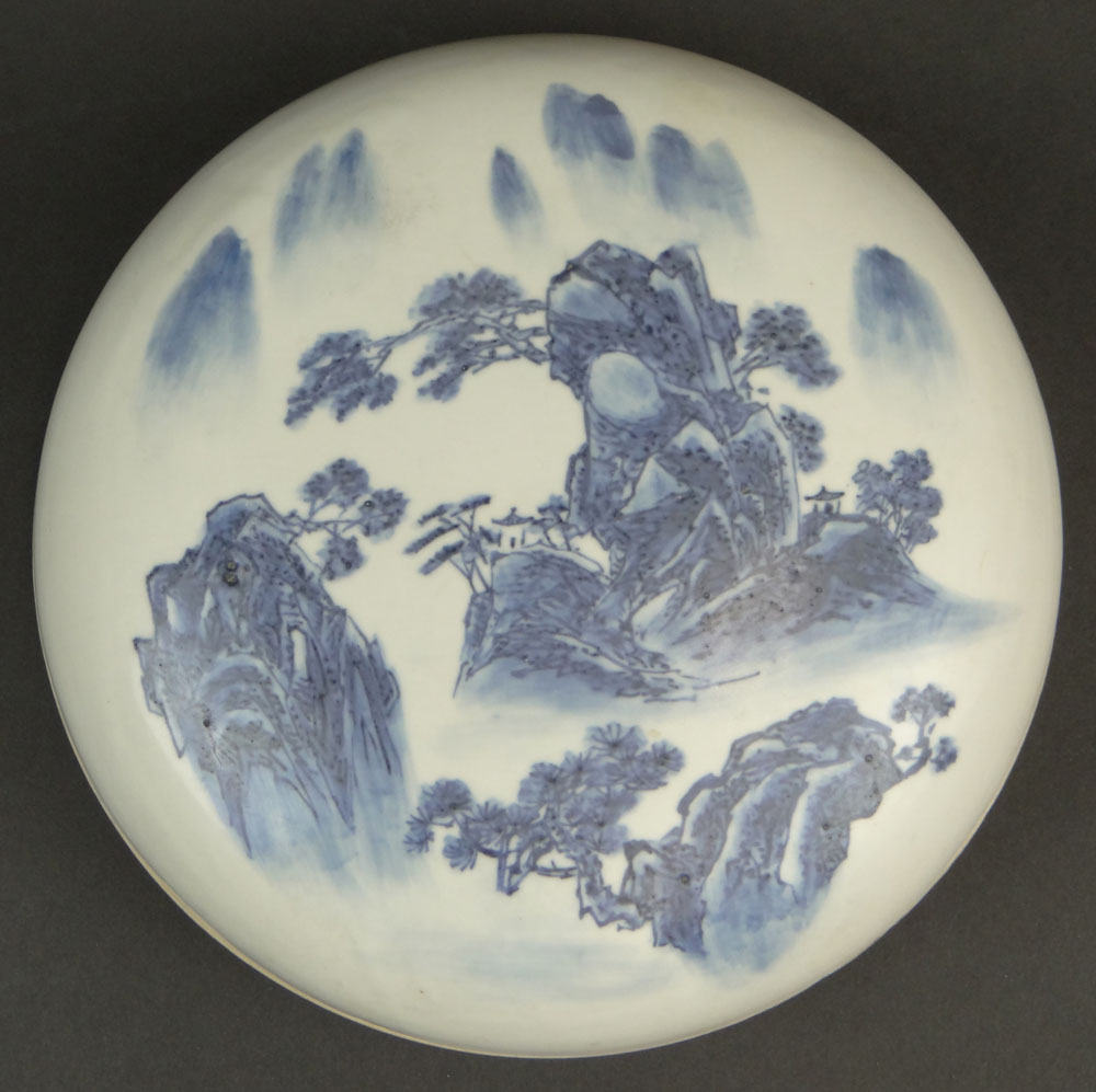 Chinese Blue and White Porcelain Covered Round Box.