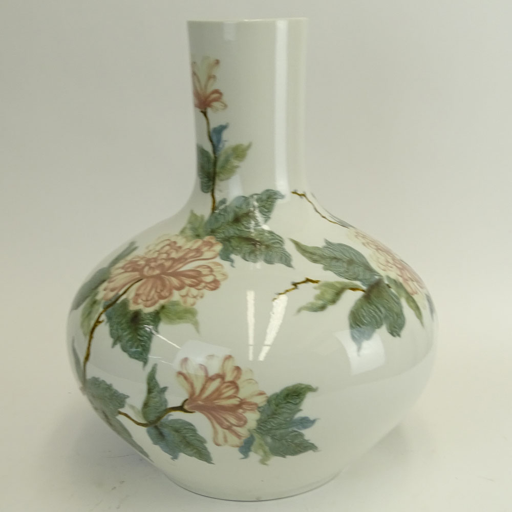 Large Lladro J. Ruiz Hand painted Bulbous Vase.