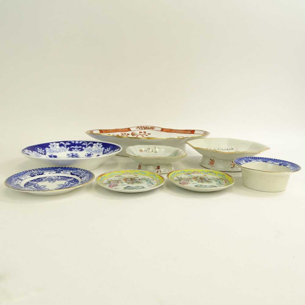 Lot of Eight (8) Pieces Chinese Export and English Porcelain Tabletop Items.