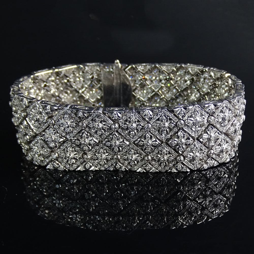Van Cleef & Arpels style Approx. 13.0 Carat Round Brilliant Cut Diamond and 18 Karat White Gold Bracelet.