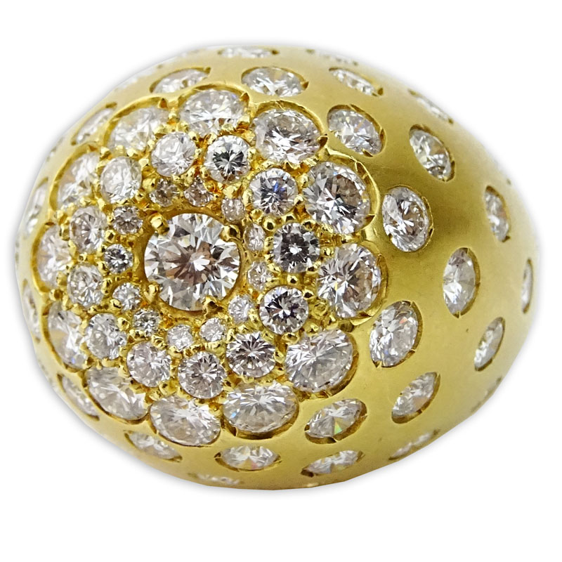 Large Modern Design Approx. 9.0 Carat Round Brilliant Cut Diamond and 18 Karat Yellow Gold Ring