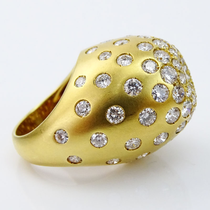 Large Modern Design Approx. 9.0 Carat Round Brilliant Cut Diamond and 18 Karat Yellow Gold Ring
