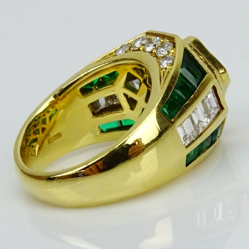 Very Fine Quality Italian Made Colombian Muso Mine Emerald, Diamond and 18 Karat Yellow Gold Ring