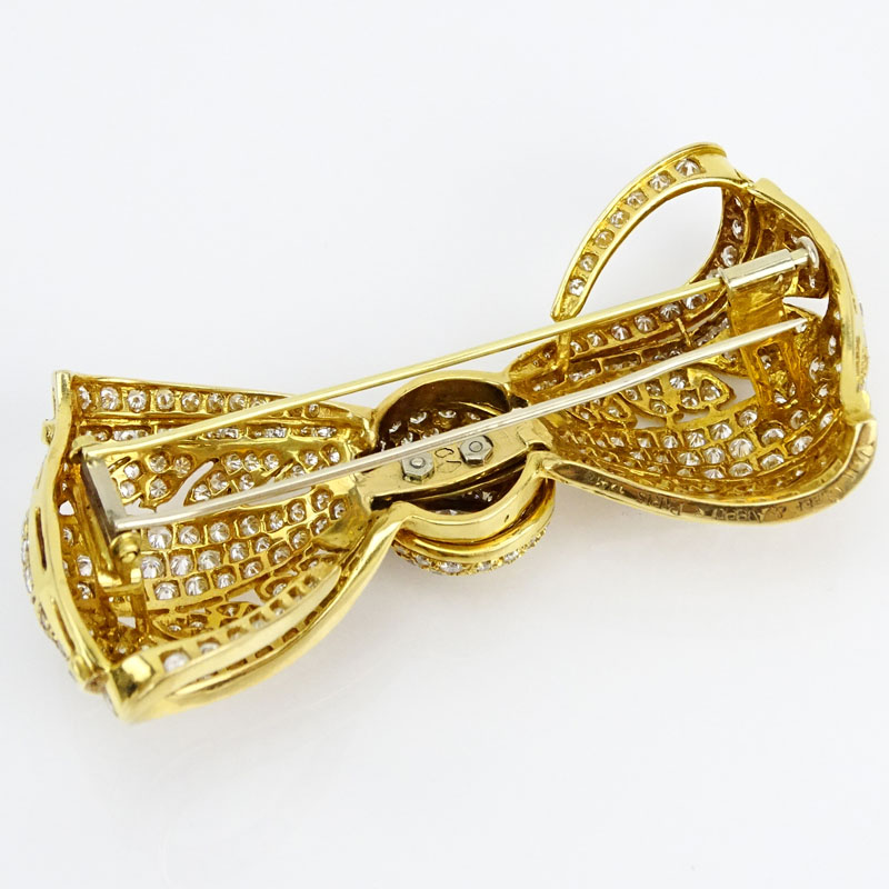 Large Van Cleef & Arpels Retro Approx. 9.0-10.0 Carat Marquise and Round Brilliant Cut Diamond and 18 Karat Yellow Gold Bow Brooch.