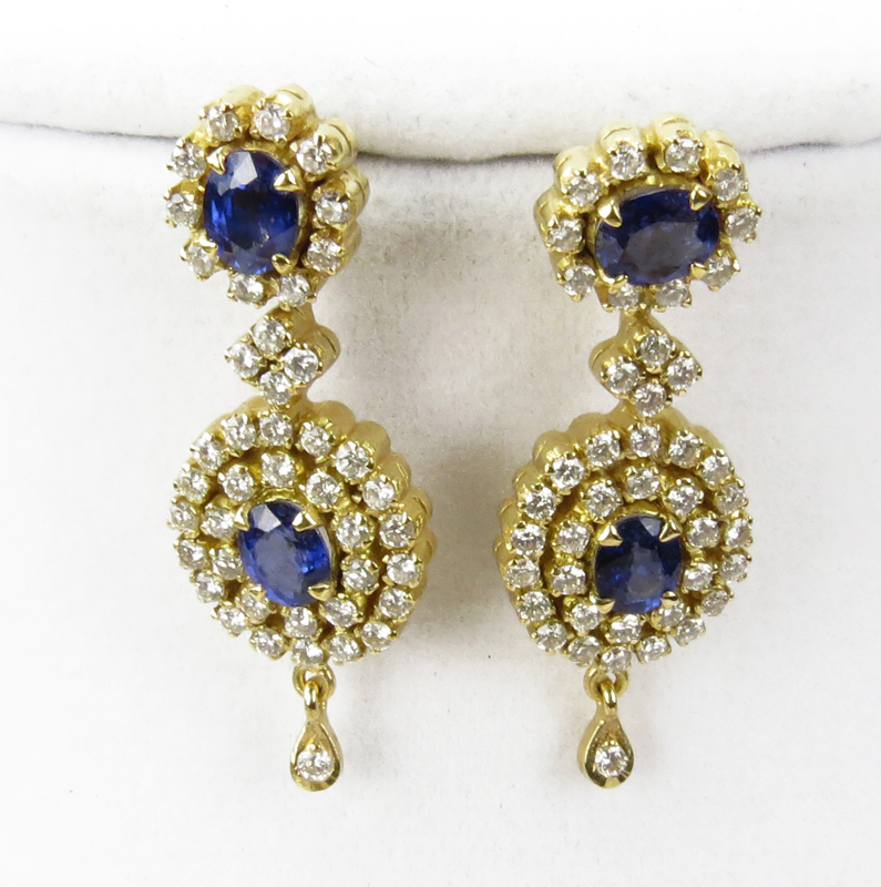 Approx. 17.50 Carat Sapphire, 7.0 Carat Round Brilliant Cut Diamond and 18 Karat Yellow Gold Necklace and Pendant Earring Suite.