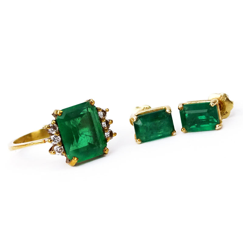 Vintage Colombian Emerald and Yellow Gold Ring and Ear Stud Suite
