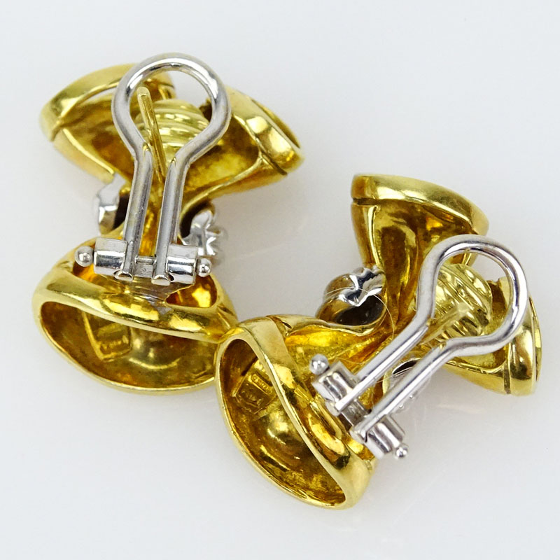 Lady's Vintage Italian 18 Karat Yellow Gold Bow Earrings