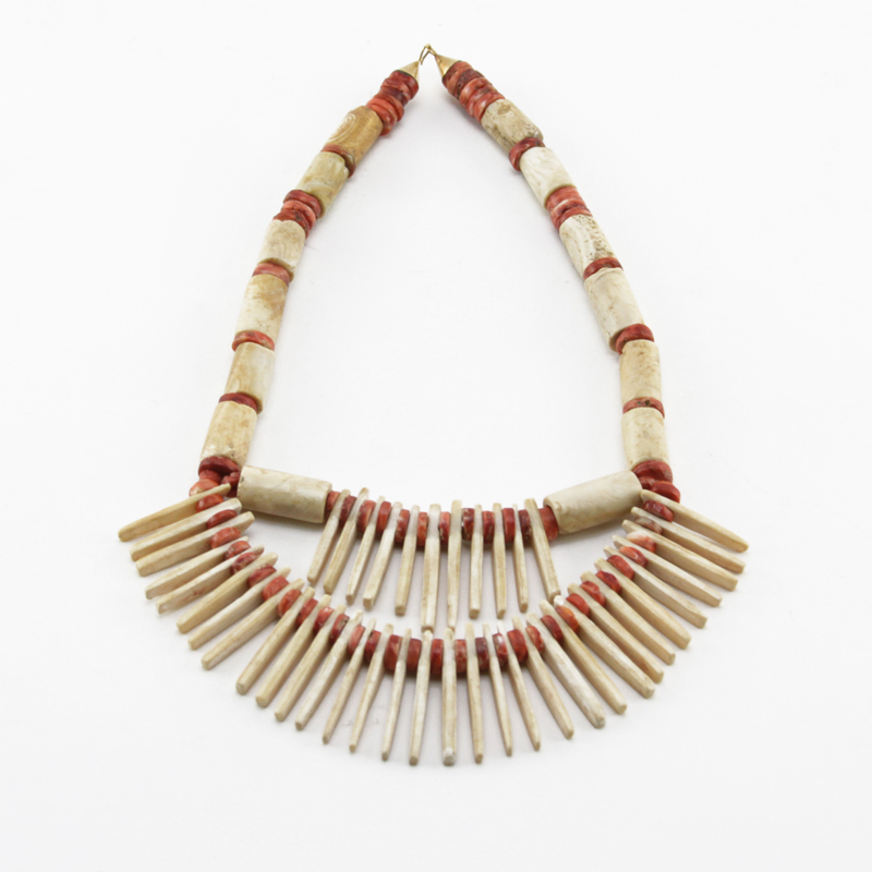 A Pre-Columbian Tayrona Red and White Coral Bead Necklace