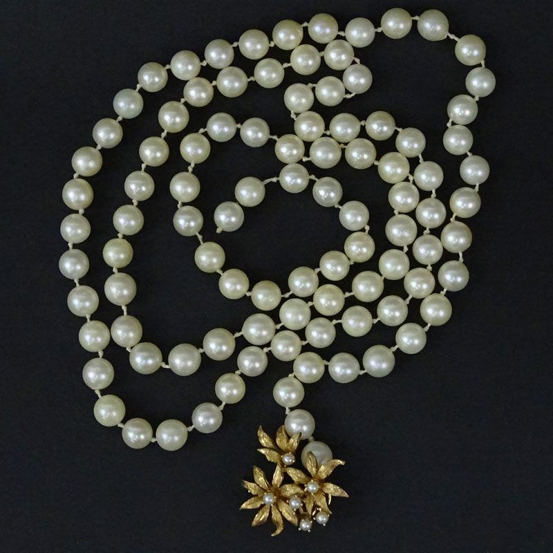 Vintage Single Strand Pearl Necklace with 14 Karat Yellow Gold Clasp