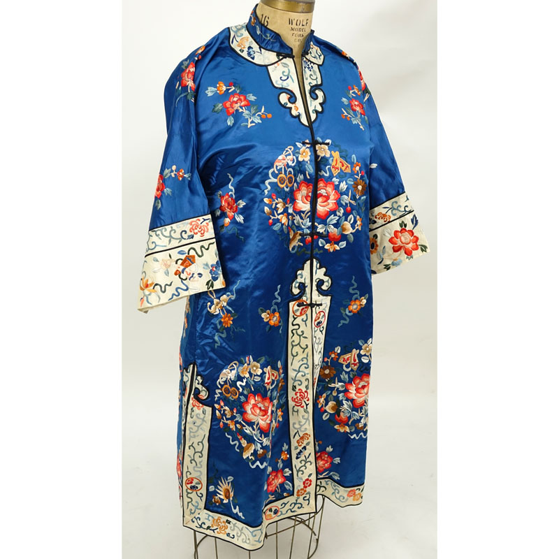 Early 20th Century Chinese Finely Embroidered Silk Robe