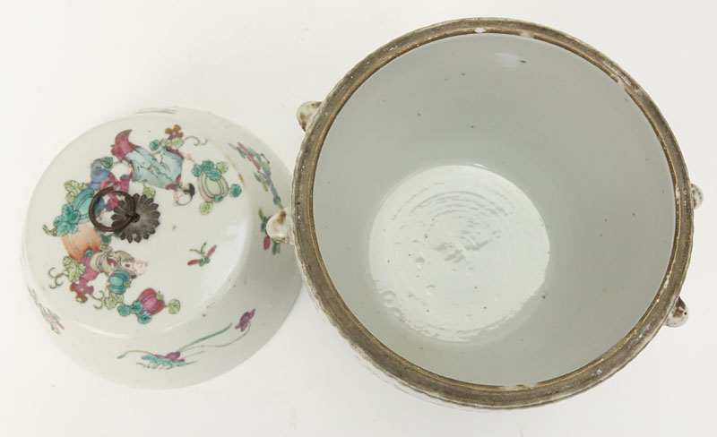 19th Century Chinese Famille Rose Porcelain Covered Jar
