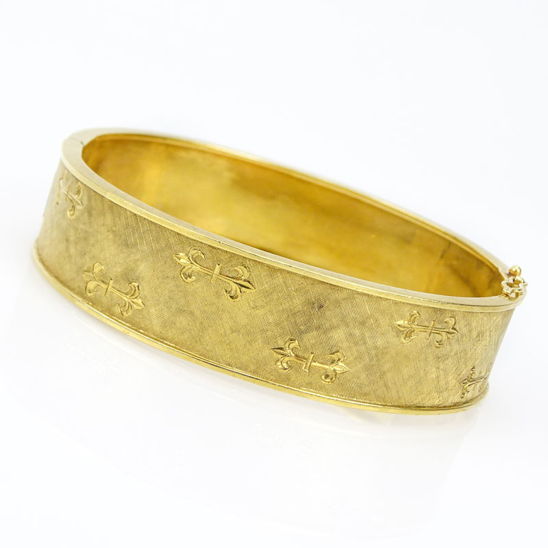 Antique 19 Karat Yellow Gold Etched Hinged Bangle Bracelet