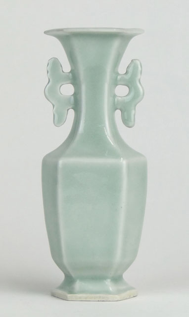 Chinese 19th Century Daoguang Period (1821-1850) to Xianfeng Period (1851-1861) Hexagonal Celadon Faceted Vase with Double Ears