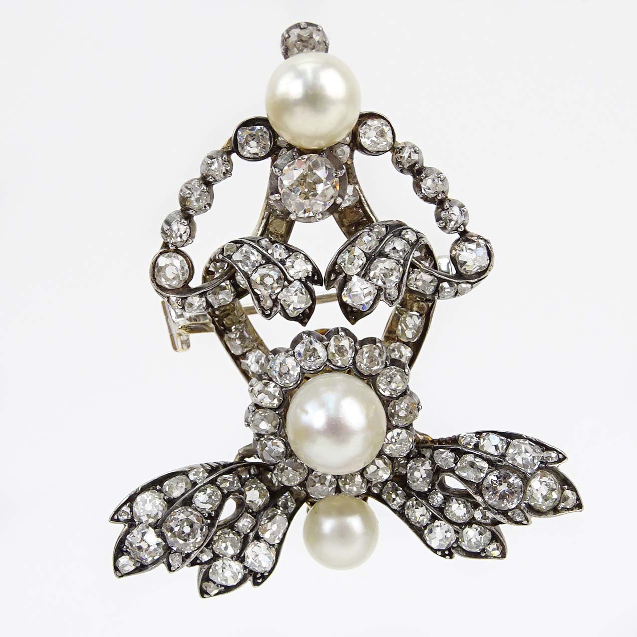 Victorian Old European Cut Diamond, Pearl and Silver Pendant/Brooch en tremblant. 