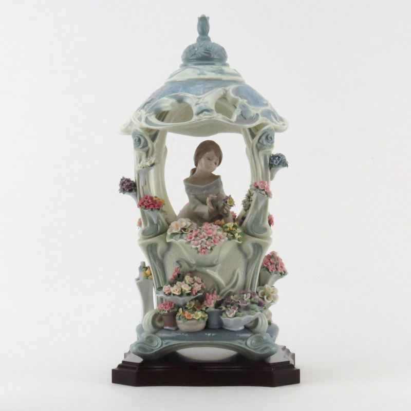 Lladro "Gazebo in Bloom" Glaze Porcelain Centerpiece #1865. 