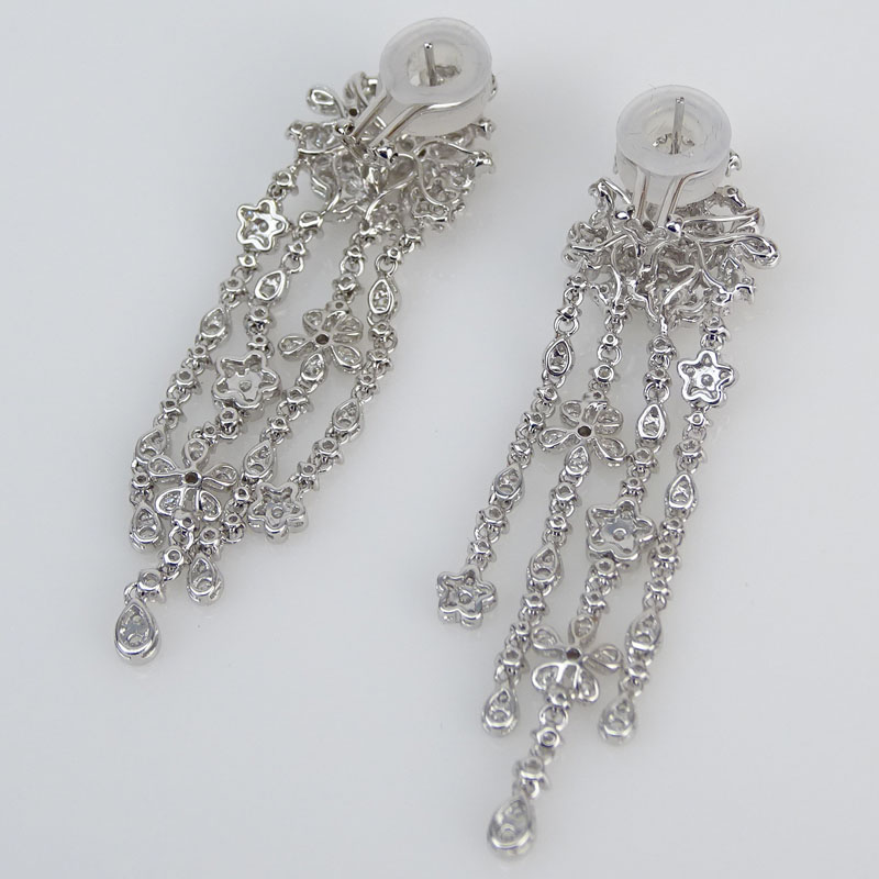 Approx. 6.0 Carat Round Brilliant Cut Diamond and 18 Karat white Gold Chandelier earrings.