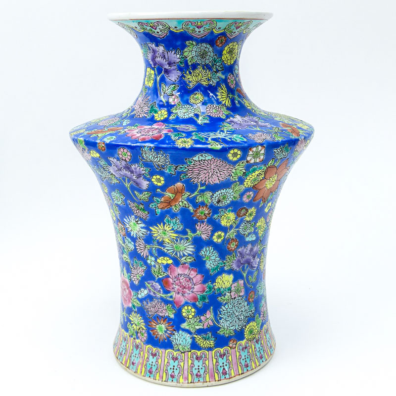Chinese Export Chrysanthemum Porcelain Vase.