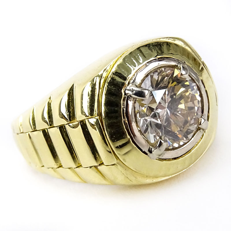 Man's Approx. 3.0 Carat Round Brilliant Cut Diamond and 18 Karat Yellow Gold Ring.