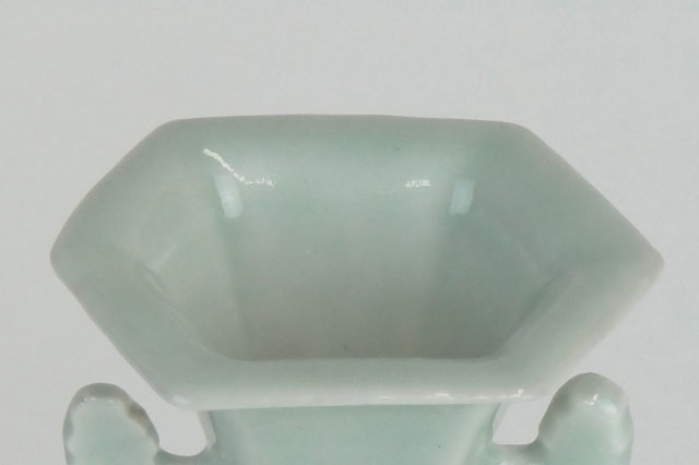 Chinese 19th Century Daoguang Period (1821-1850) to Xianfeng Period (1851-1861) Hexagonal Celadon Faceted Vase with Double Ears.