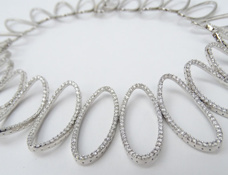 Contemporary Design Approx. 15.40 Carat Round Brilliant Cut Diamond and 18 Karat White Gold Oval Link Necklace.