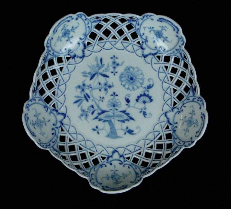 20th Century Meissen Porcelain Bowl with Reticulated Border, "Blue Onion" Pattern with Fitting on Base for Stand. 