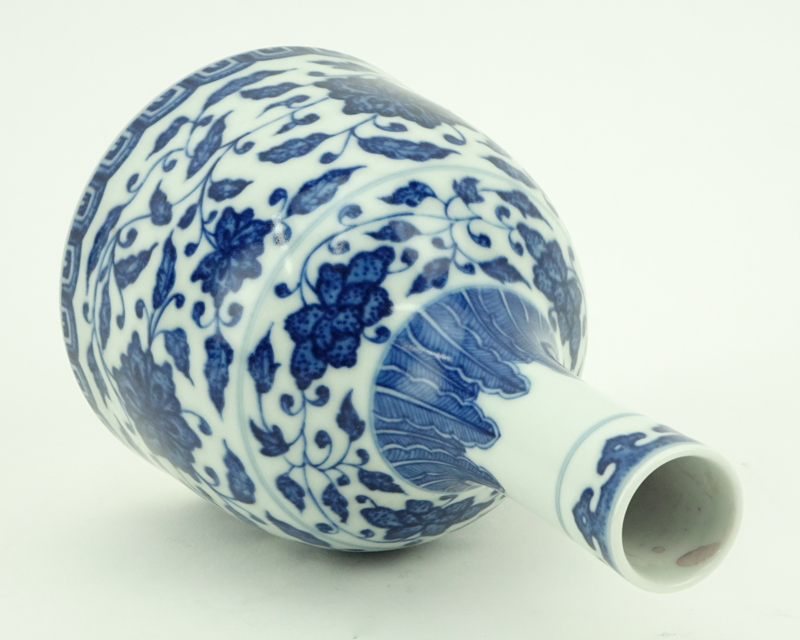 Chinese Blue and White Porcelain Long Neck Vase.