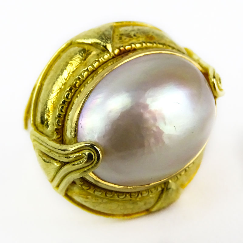 Vintage Italian Mabe Pearl and 18 Karat Yellow Gold Ring.