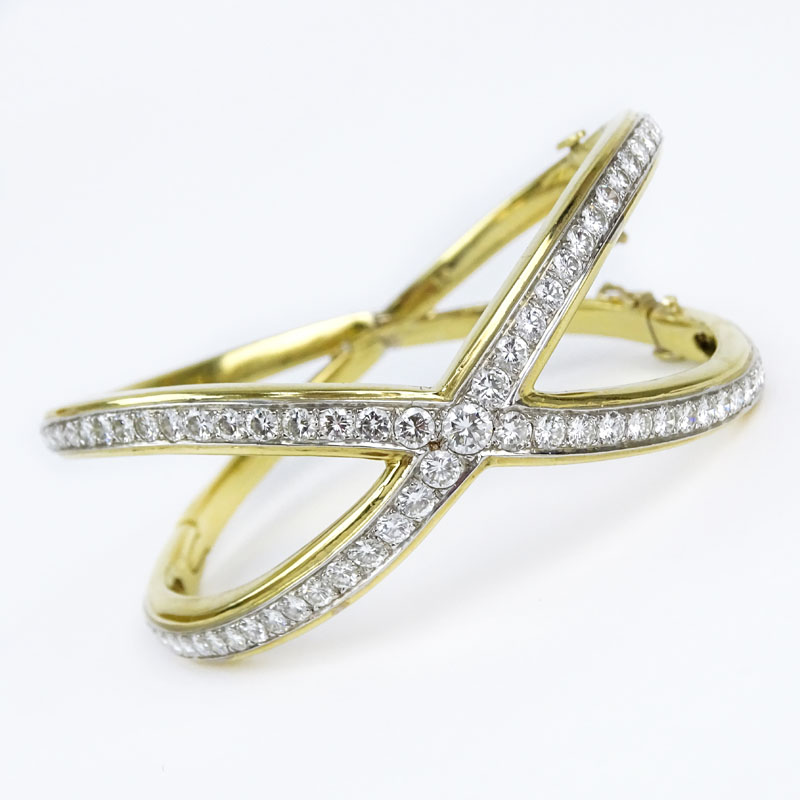 Vintage Approx. 7.0 Carat Round Brilliant Cut Diamond and 18 Karat Yellow Gold Hinged Cuff bangle Bracelet.