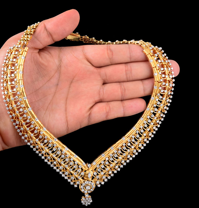 Vintage Approx. 15.40 Carat Round Brilliant Cut Diamond and Heavy 18 Karat Yellow Gold Necklace
