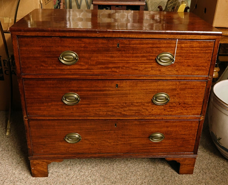 Antique Georgian Mahogany Chest of Drawers. Three large fitted drawers, raised on shaped bracket feet.