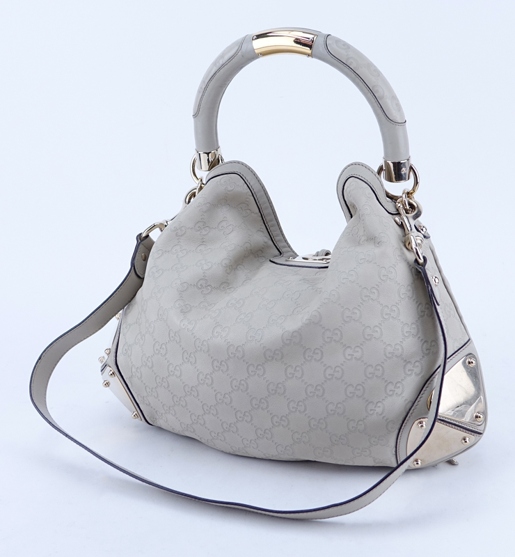 Gucci Beige Monogram Leather Indy Hobo Guccissima MM Bag. Gold tone hardware.