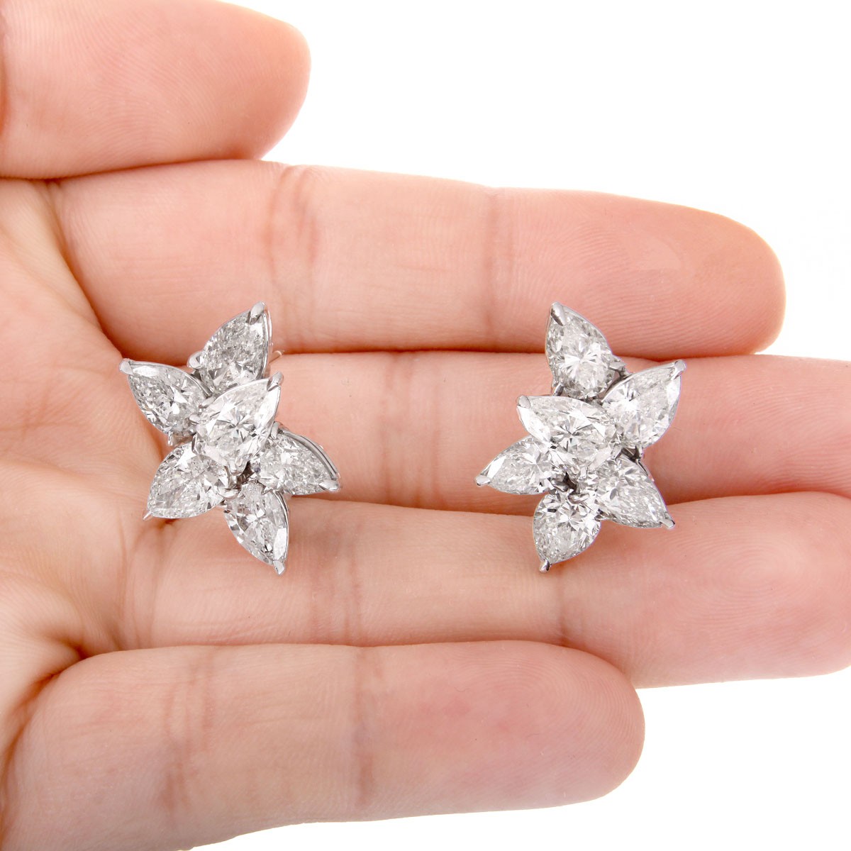 Harry Winston style 14.0 Carat Diamond Earrings