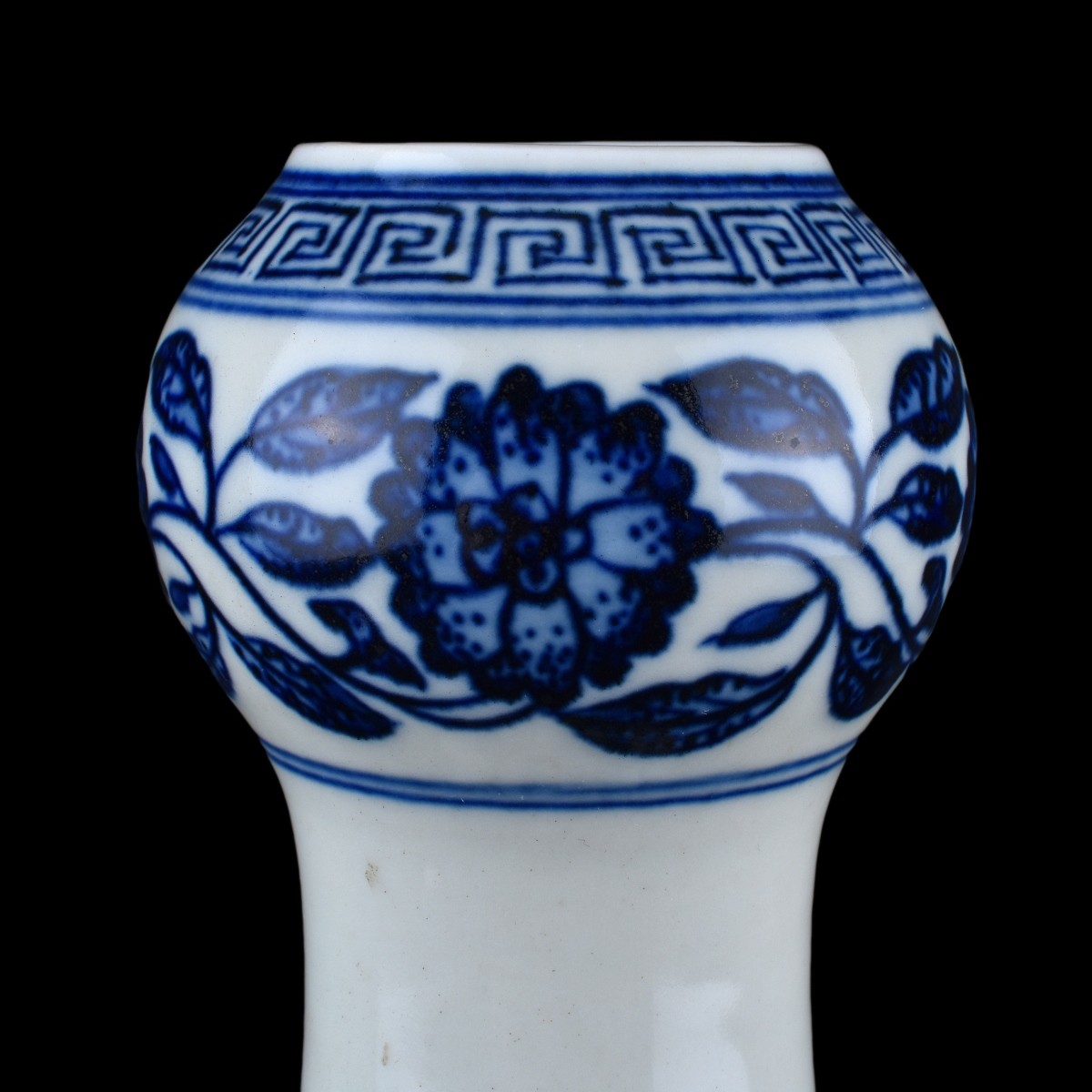 Chinese Kangxi Style Blue and White Porcelain Vase