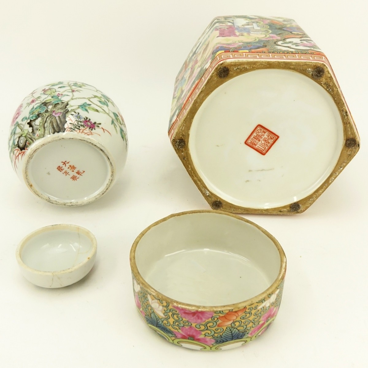 Grouping of Two (2): Chinese Porcelain Tableware