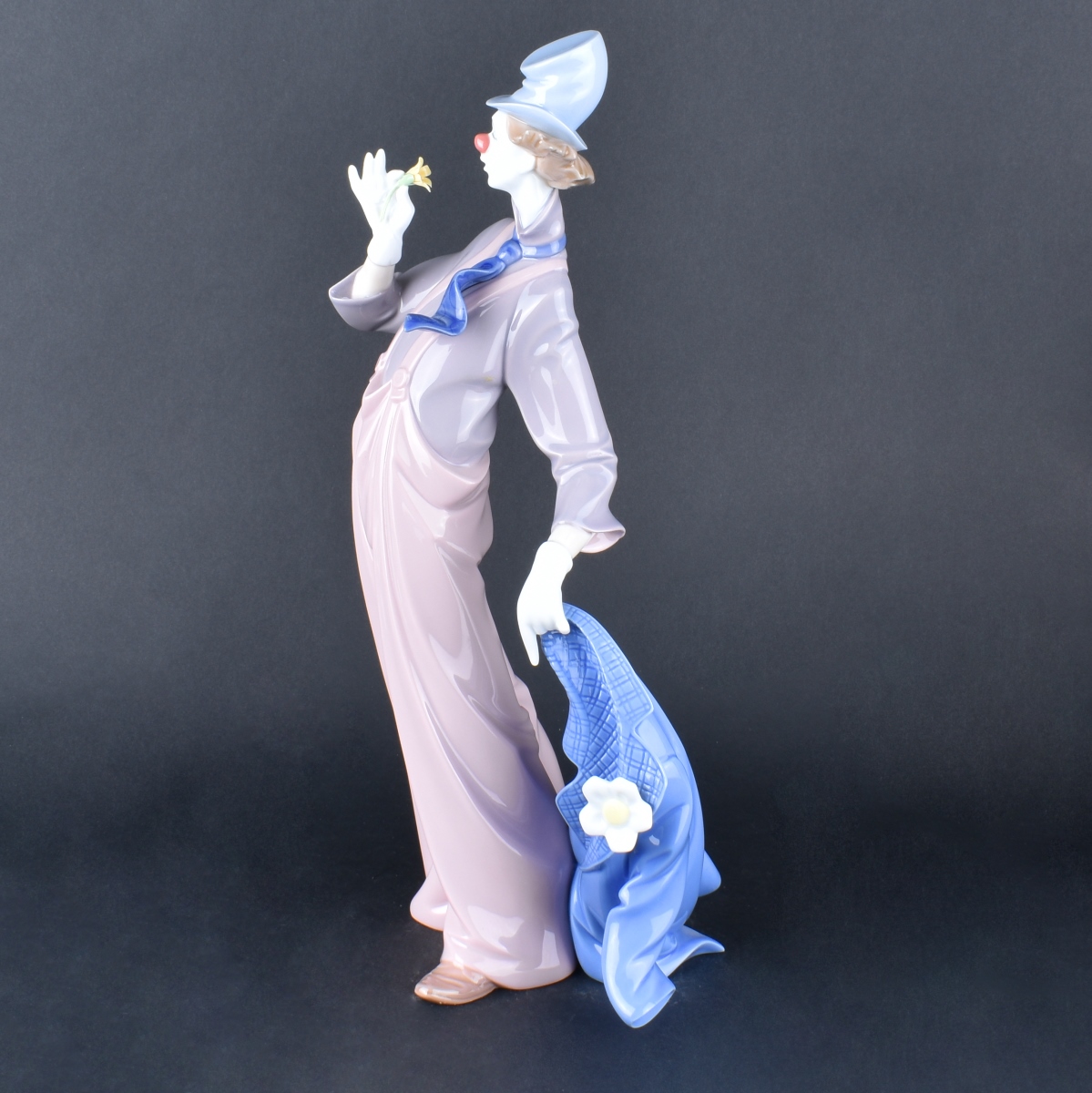 Lladro A Mile of Style Figurine