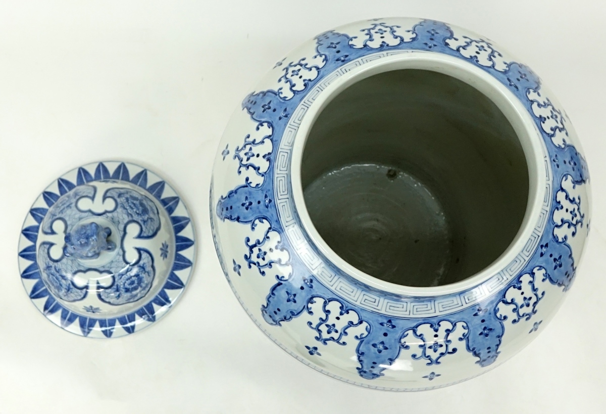 Chinese Mid Cent. Blue & White Porcelain Urn