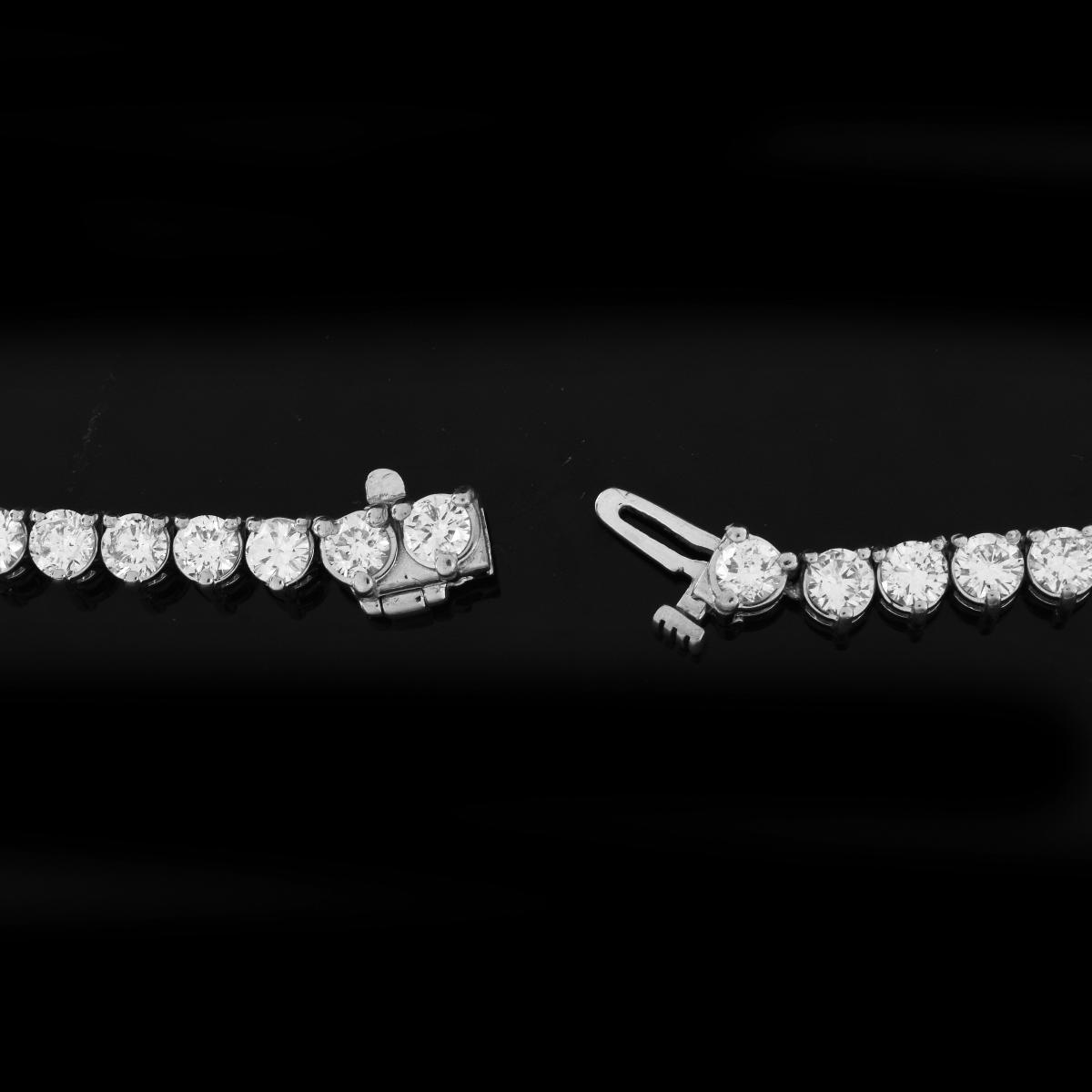 Very Fine 36.0ct TW Diamond Riviera Necklace