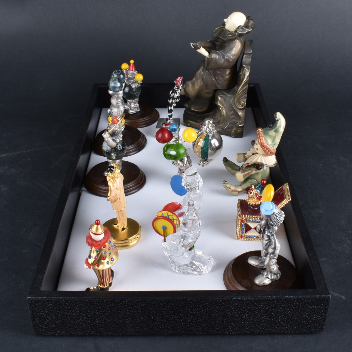 14 Clown Figurines | Kodner Auctions