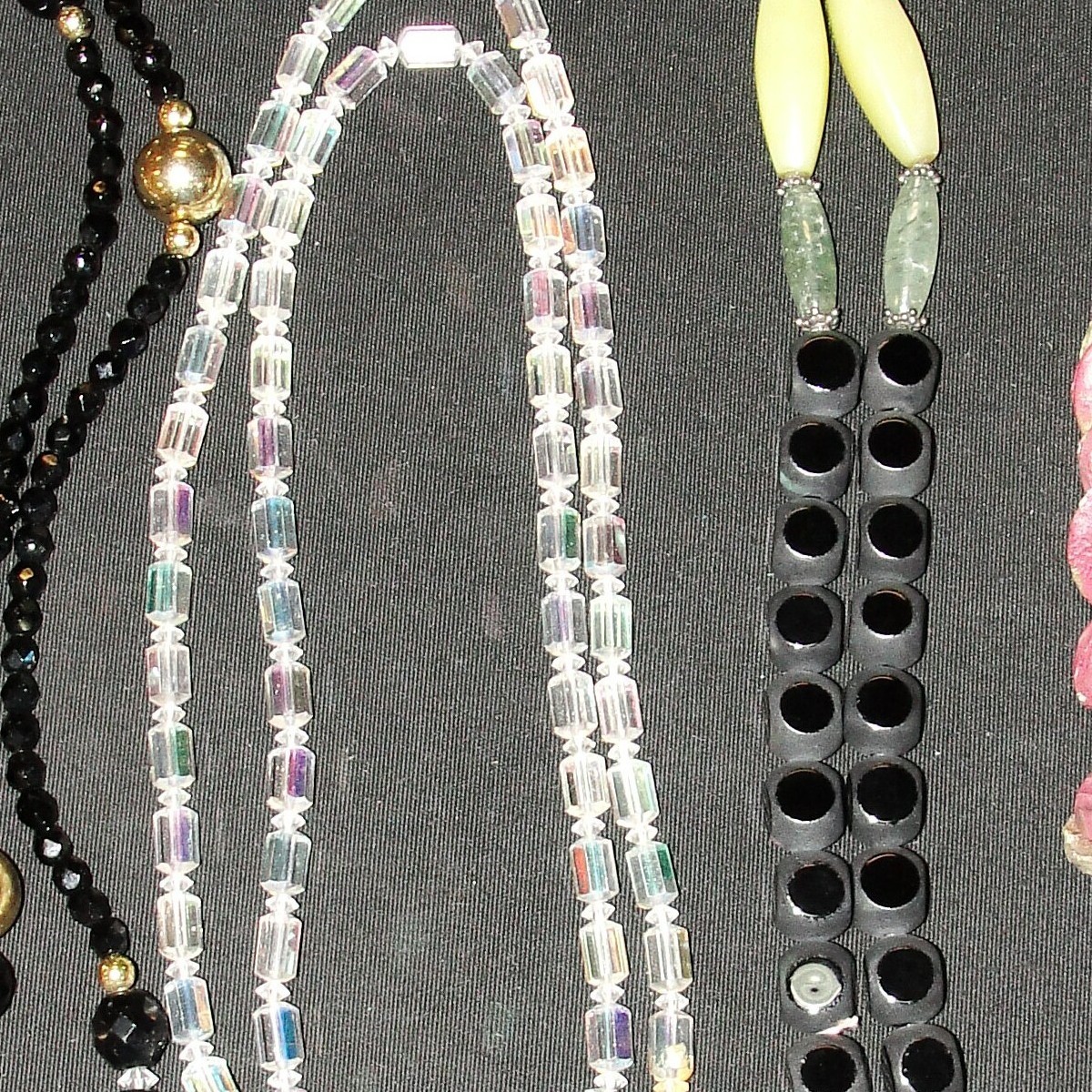 11 Piece Lot Of Costume Jewelry Necklaces.